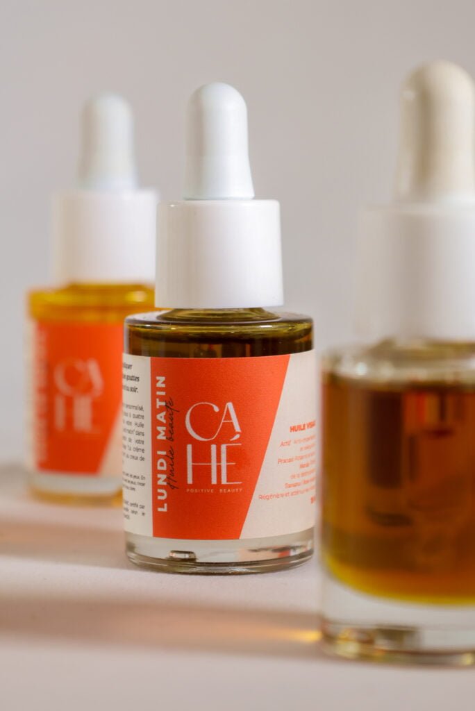 Huile Beauté Lundi Matin à base de mélanges d'huiles végétales bio et naturelles et d'un actif qui traitent les imperfections du visage.